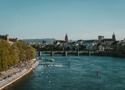 hitze in der schweiz, Sommertag in einer Schweizer Stadt
