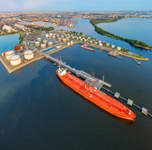 us zölle schweiz 12,5 prozent, Frachtcontainer und Frachtschiff im internationalen Handel